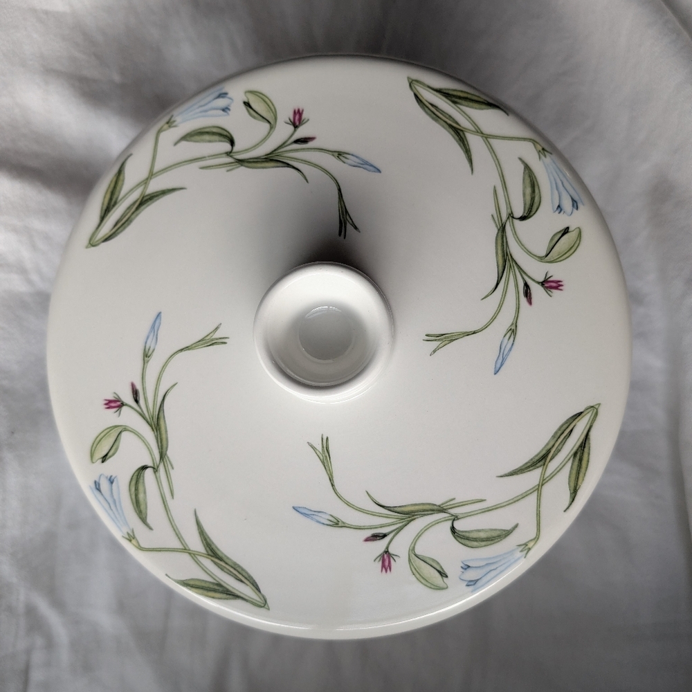 Portmeirion Queen's Hidden Garden Periwinkle Blue Floral Casserole Pot & Cover - Picture 6 of 14